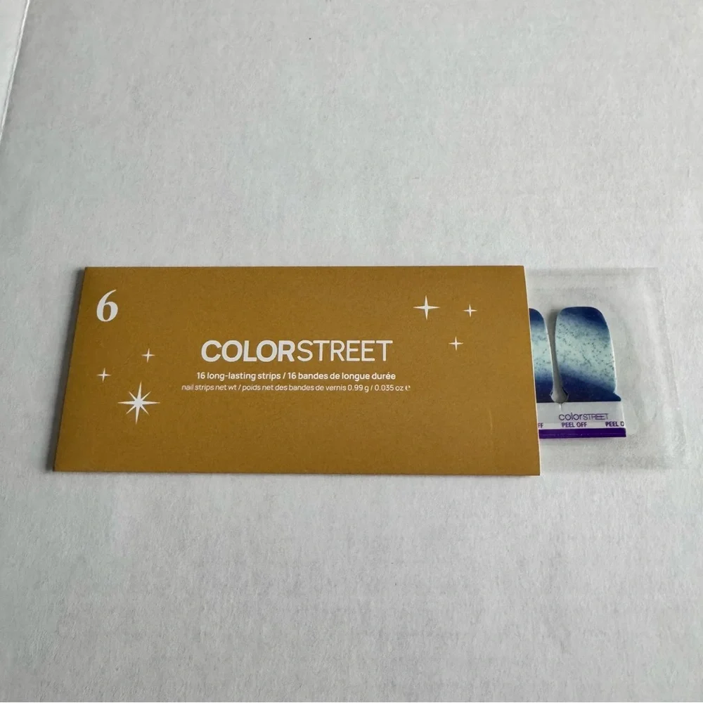 *Exclusive* Color Street: Frosted Fizz | Blue Ombre Glitter Winter Holiday Party - Picture 3 of 12